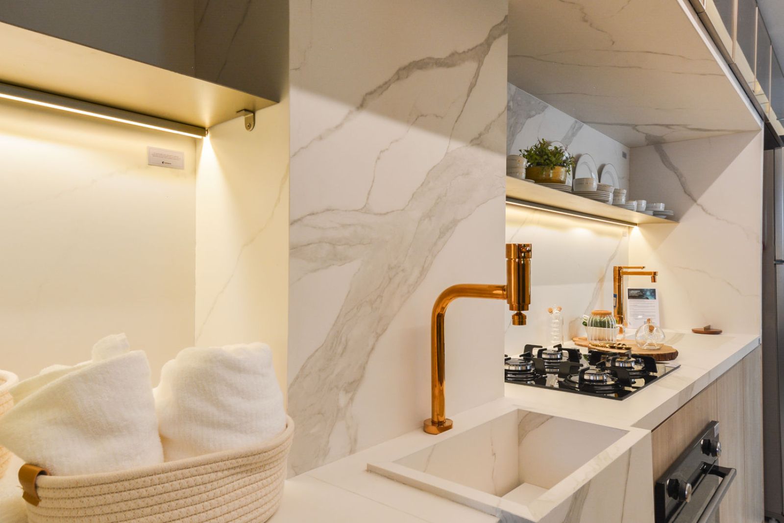 bancadas-em -porcelanato-lavanderia-cozinha