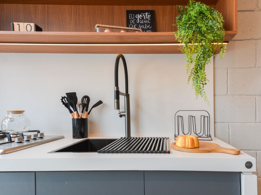 Neste artigo, vamos explorar como montar uma cozinha com porcelanato, desde a escolha do material até a instalação. 