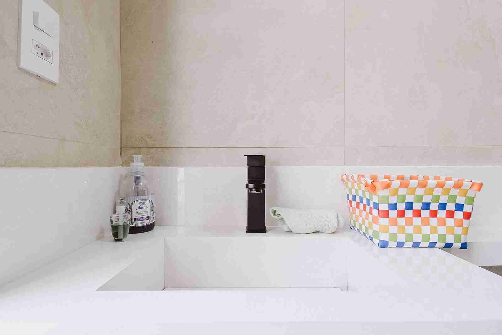 banheiro-em-porcelanato-lamina-ultracompacta-sinterizada-marmore-granito-quartzo-branco-que-nao-mancha (50)