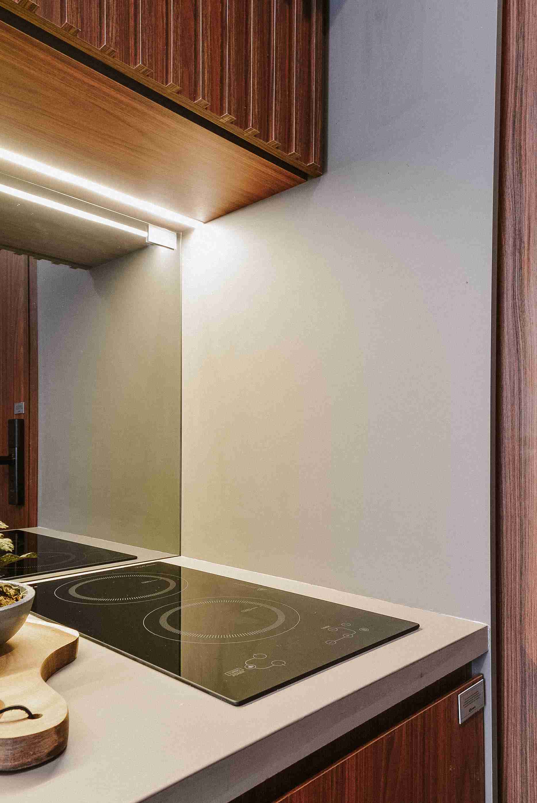 cooktop-embutido-em-porcelanto-lamina-ultracompacta-sinterizada-quartzo-granito-marmore-cinza (15)