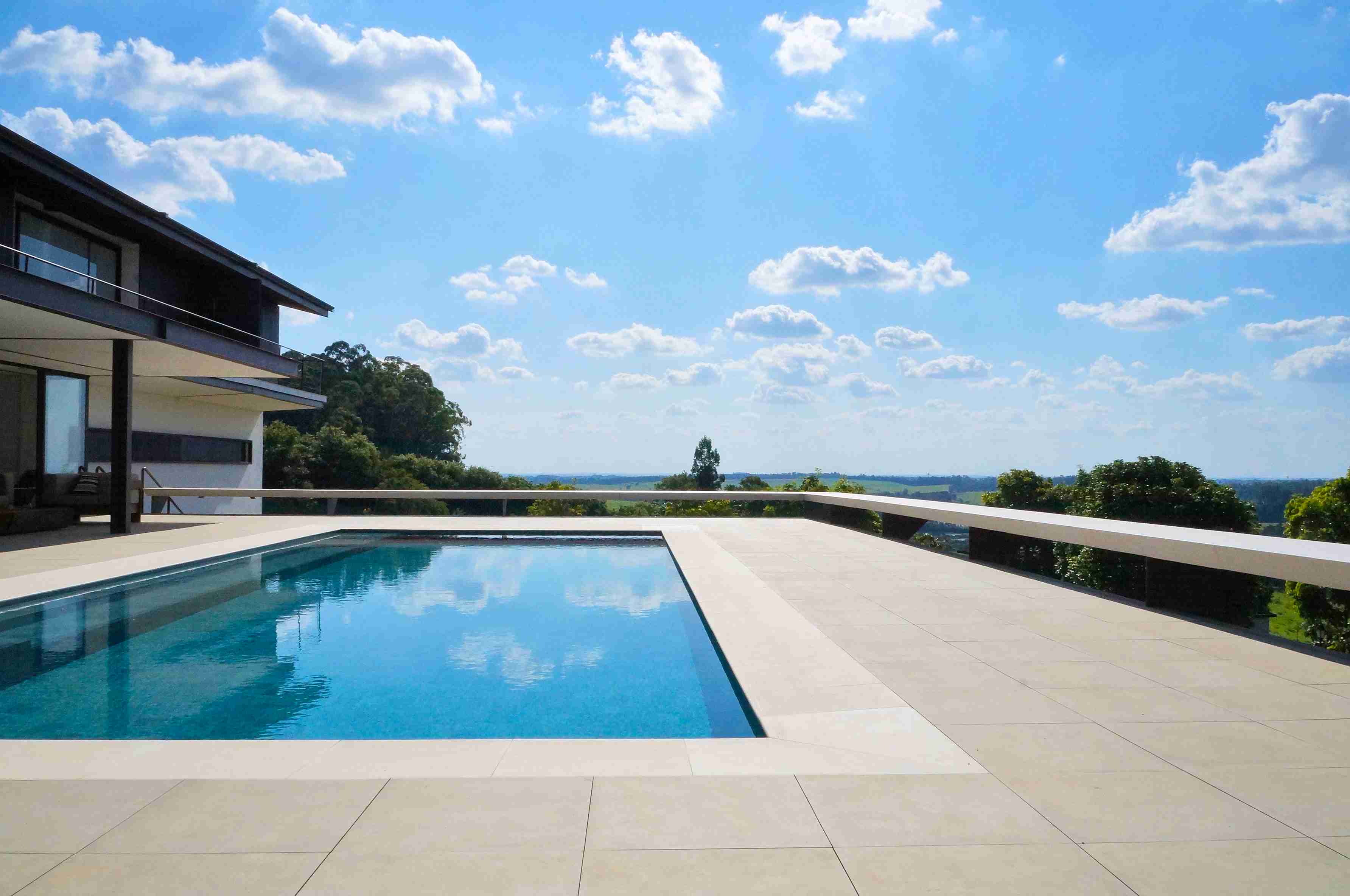 piscina-em-porcelanato-lamina-ultracompacta-sinterizada-marmore-granito-quartzo (1)