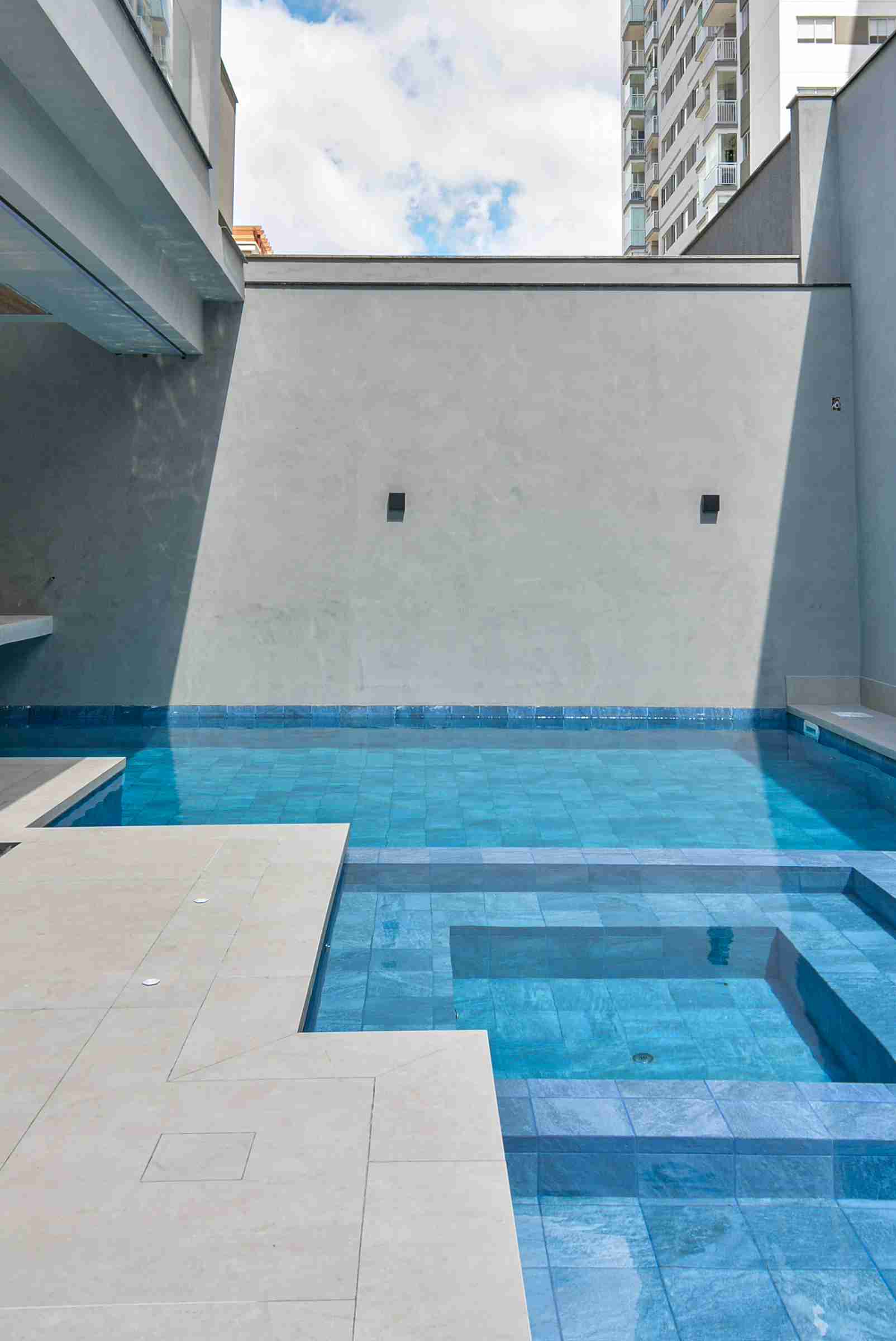 piscina-em-porcelanato-lamina-ultracompacta-sinterizada-marmore-granito-quartzo (4)